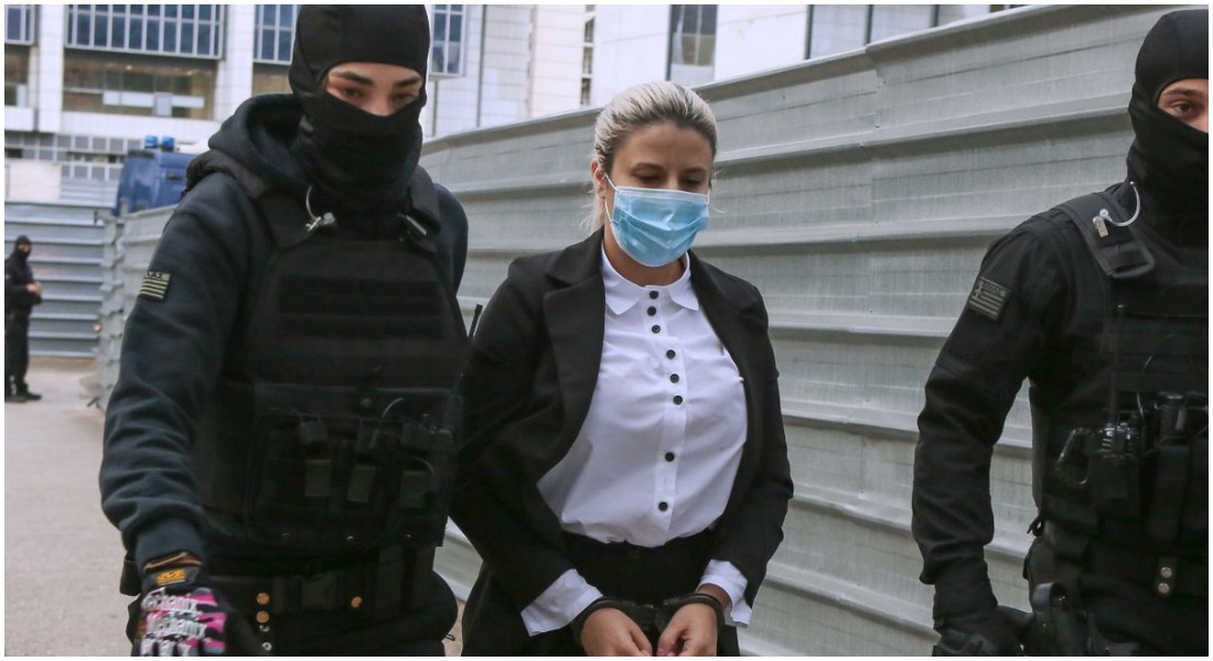 «Ψυχρή, απόμακρη και με δολοφονικό βλέμμα - Την αποκαλούν βιτριόλι», λέει κρατούμενη για την Έφη Κακαράντζουλα (βίντεο)