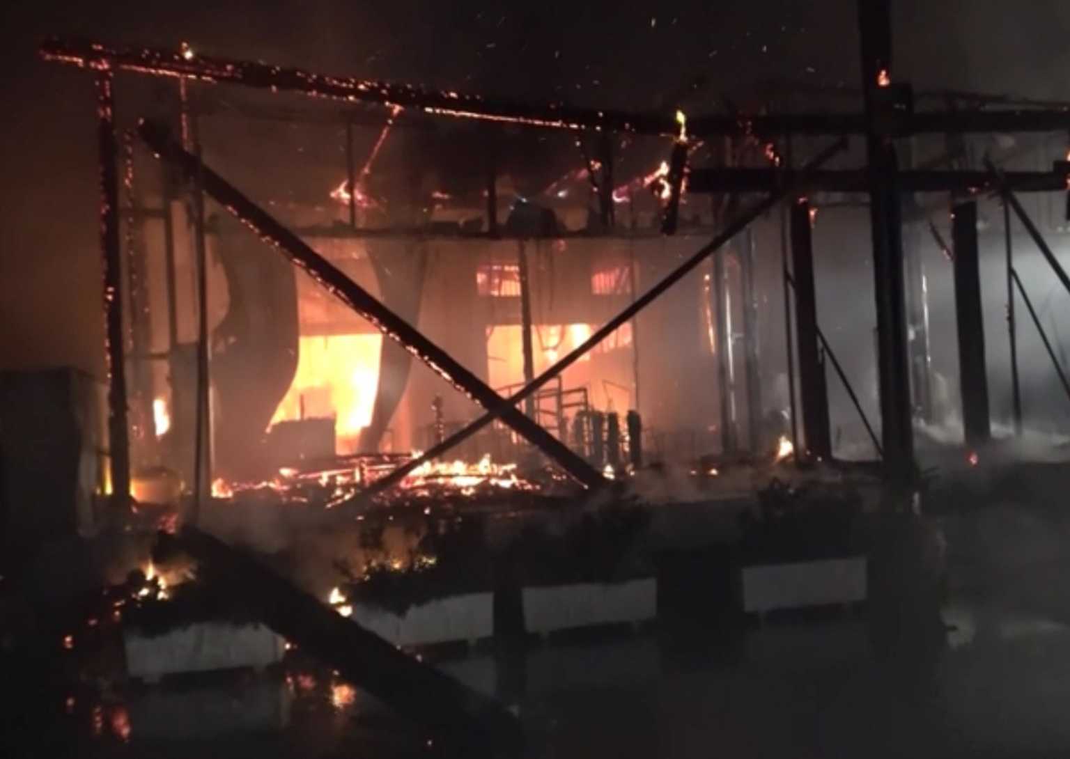 Μύκονος: Συναγερμός από φωτιά σε εστιατόριο στον Ορνό