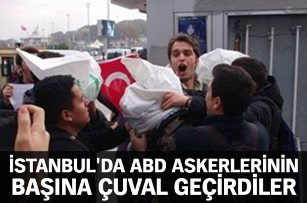 Τούρκοι εθνικιστές φόρεσαν κουκούλες στα κεφάλια αμερικανών ναυτών (Βίντεο)