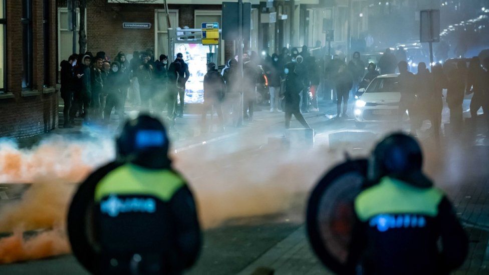 Ταραχές στο Ρότερνταμ, σε διαδήλωση κατά των μέτρων για την αντιμετώπιση της πανδημίας