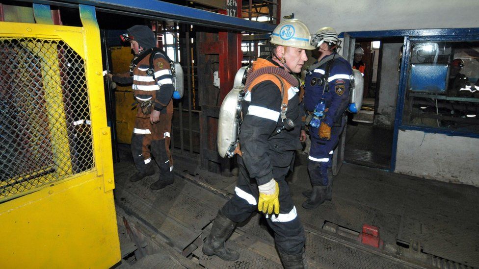 Ρωσία: Ένας νεκρός, δεκάδες εγκλωβισμένοι έπειτα από φωτιά σε ανθρακωρυχείο