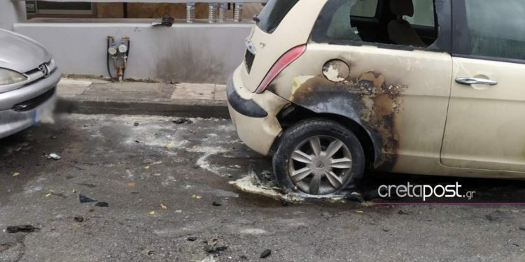 Κρήτη: Έκαψαν το αυτοκίνητο του «εμπρηστή» – Πυροβόλησαν και έξω από το σπίτι του