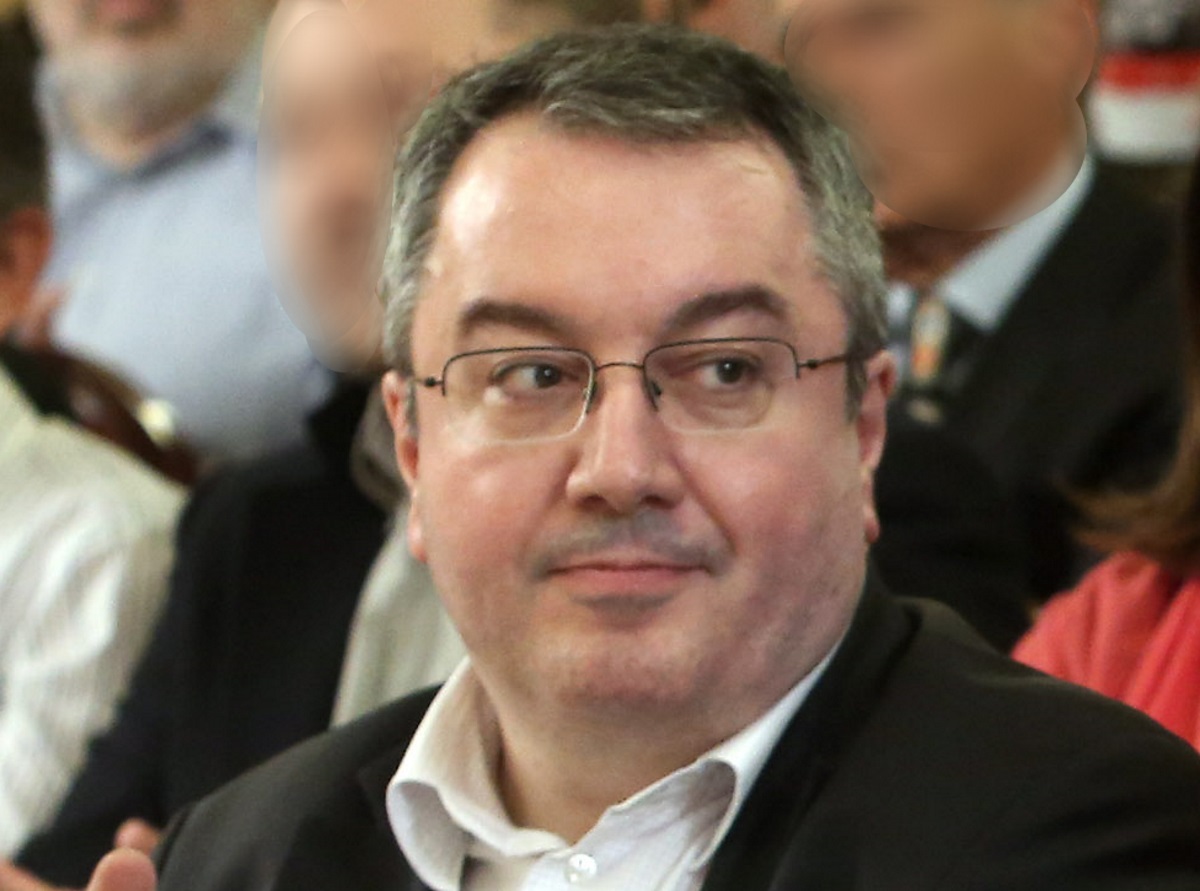 Ηλίας Μόσιαλος: Αιχμές κατά υπουργών «επιδημιολόγων»