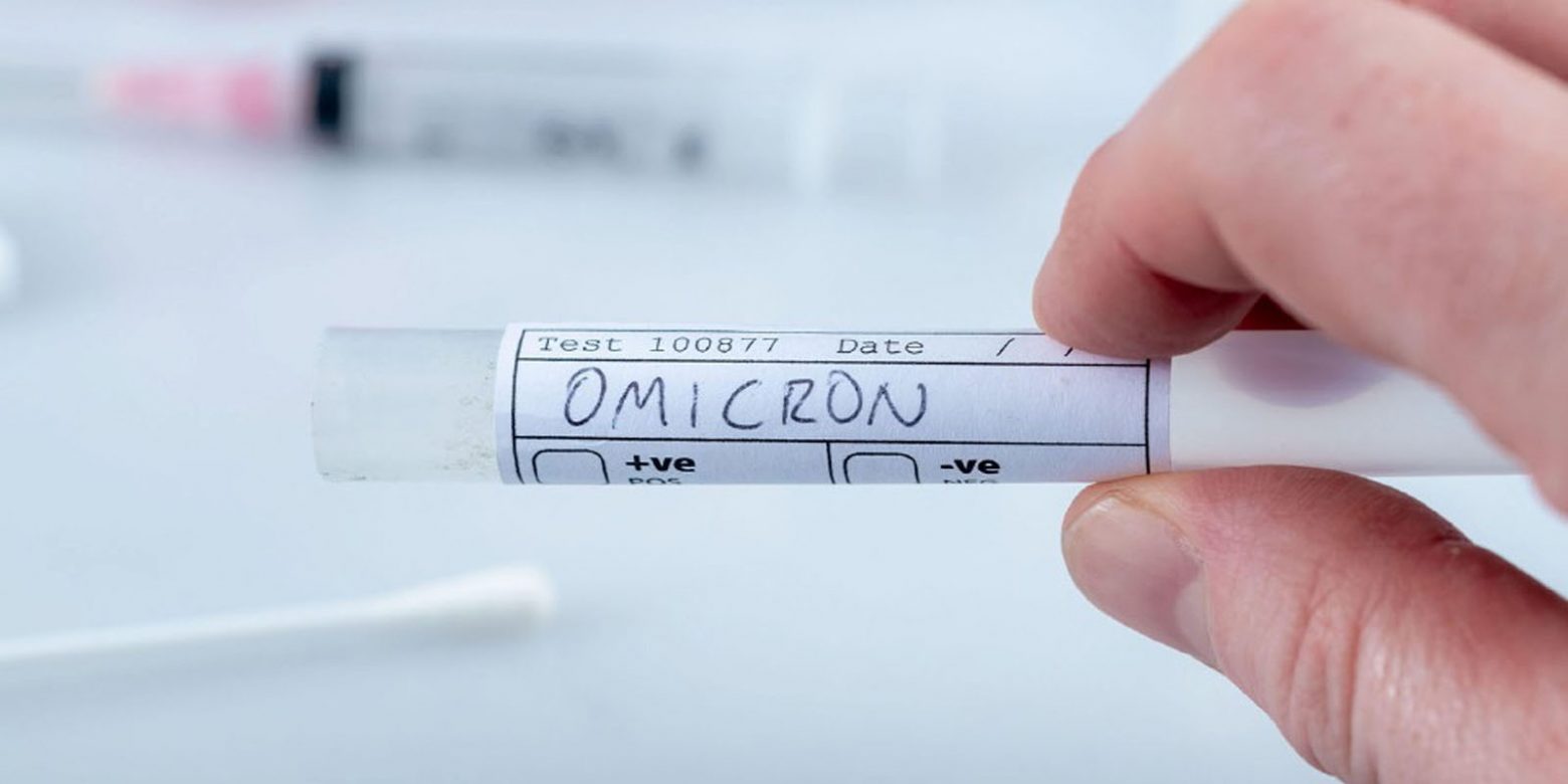 Παραλλαγή Όμικρον – Είναι «υπερμεταδοτική και ανθεκτική στο εμβόλιο» λέει ο καθηγητής Ιωάννης Πρασσάς