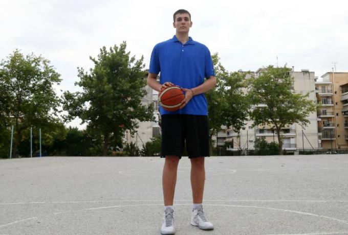 Σοκ στο Ελληνικό Μπάσκετ: Πέθανε ο 20χρονος Θωμάς Κατσαούνης - Ο «γίγαντας» των 220 εκατοστών