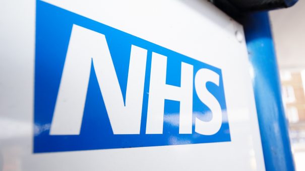 Βρετανία: Ο κορωνοϊός έφερε κύμα δεκάδων χιλιάδων παραιτήσεων από το NHS - "Σκεφτόμουν την αυτοκτονία" λέει νοσηλευτής