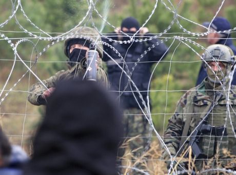 Σύλληψη περίπου 100 μεταναστών τη νύχτα στα σύνορα Πολωνίας - Λευκορωσίας