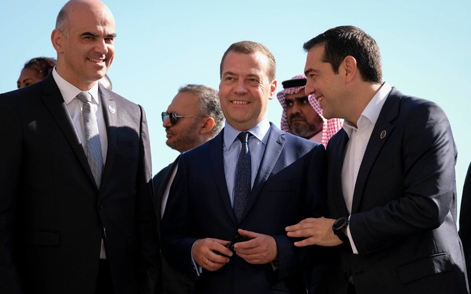 ΣΥΡΙΖΑ: Πρώτος πρωθυπουργός που εκπροσώπησε τη χώρα σε διάσκεψη για την Λιβύη ήταν ο Αλέξης Τσίπρας