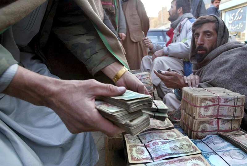 Καταρρέει με ανυπολόγιστες συνέπειες το τραπεζικό σύστημα στο Αφγανιστάν