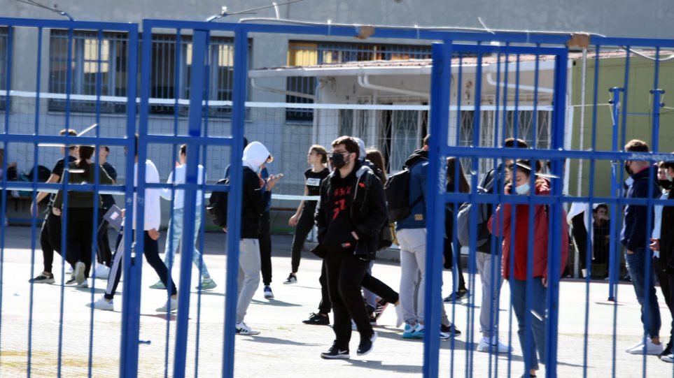 Σχολεία: Πότε κλείνουν για καλοκαίρι – Αντίστροφη μέτρηση για τις Πανελλήνιες