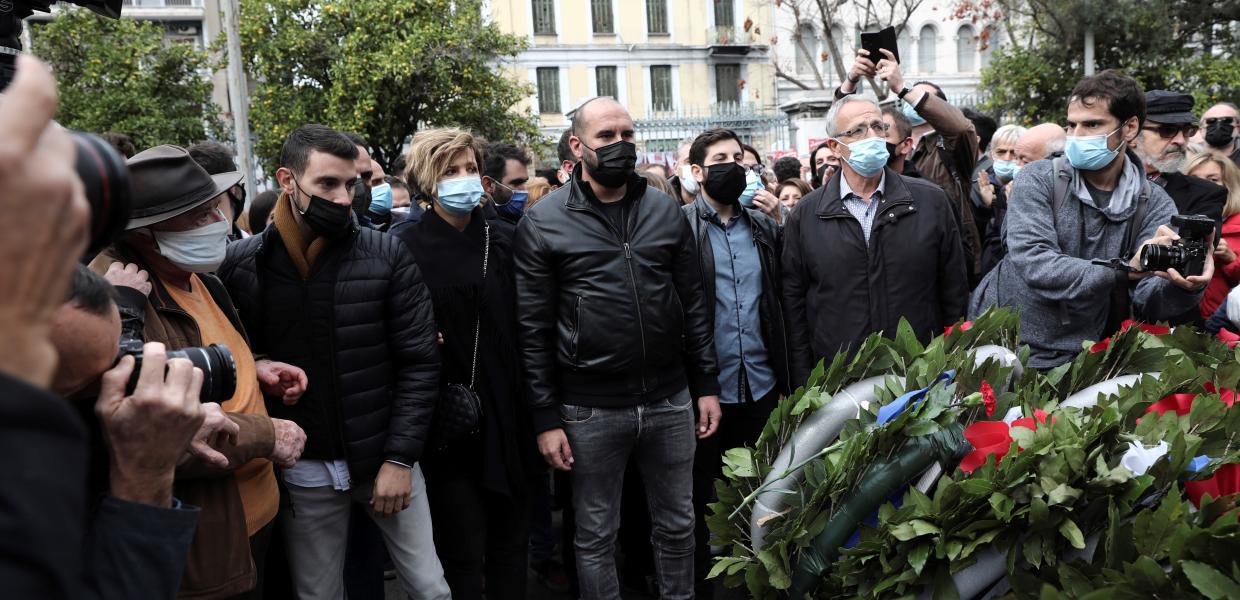 Πολυτεχνείο: Αντιπροσωπεία του ΣΥΡΙΖΑ κατέθεσε στεφάνι