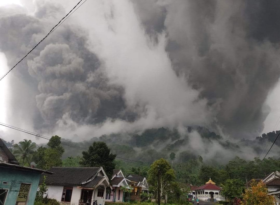 Ισχυρή έκρηξη του Ηφαιστείου Σεμέρου στην Ινδονησία