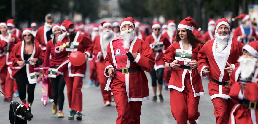 Santa Run: Μικροί και μεγάλοι Άγιοι Βασίληδες έτρεξαν στο ΟΑΚΑ