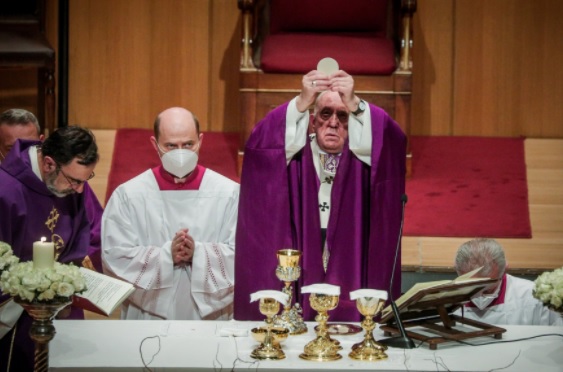Ο Πάπας Φραγκίσκος τέλεσε Θεία Λειτουργία στο Μέγαρο Μουσικής - Δείτε φωτογραφίες