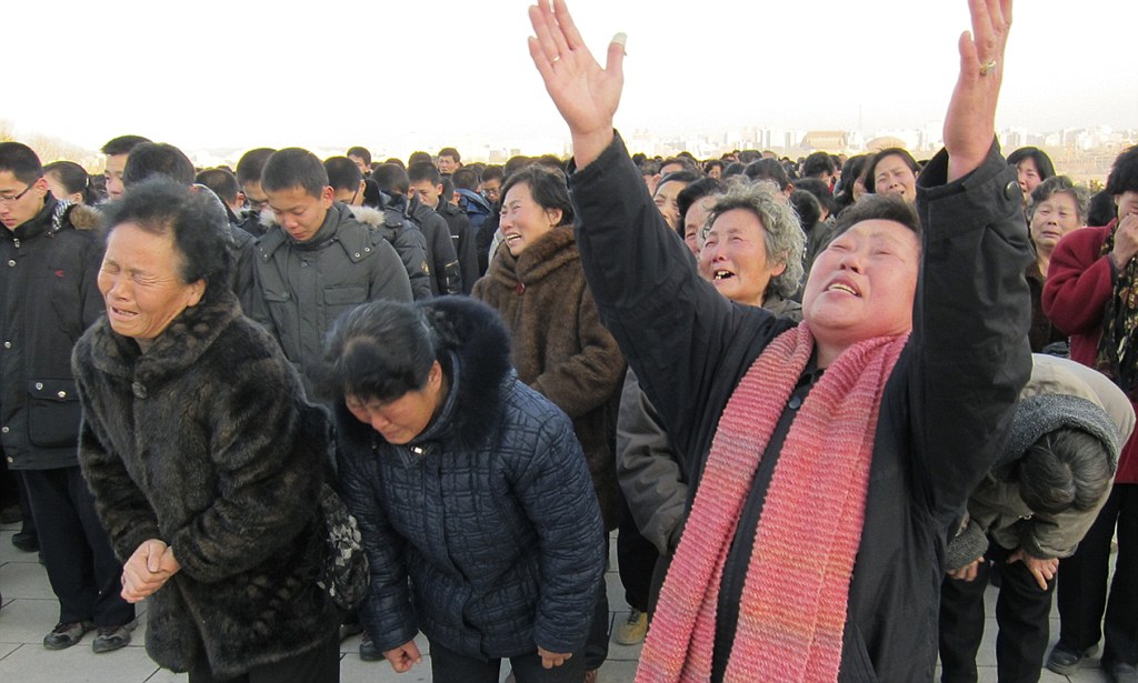 Βόρεια Κορέα: Απαγορεύονται τα ψώνια και το κλάμα για 11 μέρες ως μνημόσυνο στον Κιμ Γιονγκ Ιλ