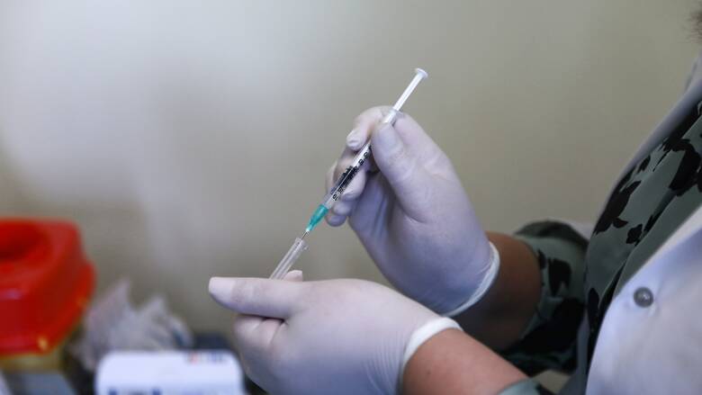 Η "Όμικρον" διασπά την ανοσία του εμβολίου της Pfizer περισσότερο από άλλες παραλλαγές κορονοϊού