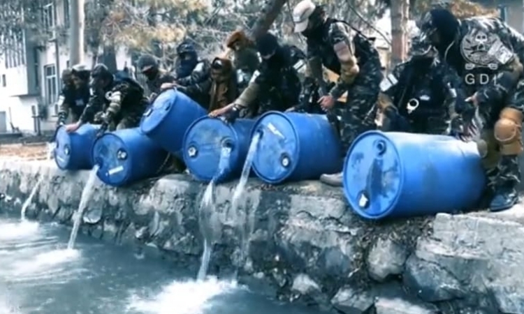 Αφγανιστάν: 3.000 λίτρα λαθραίου αλκοόλ χύθηκαν σε κανάλι στην Καμπούλ