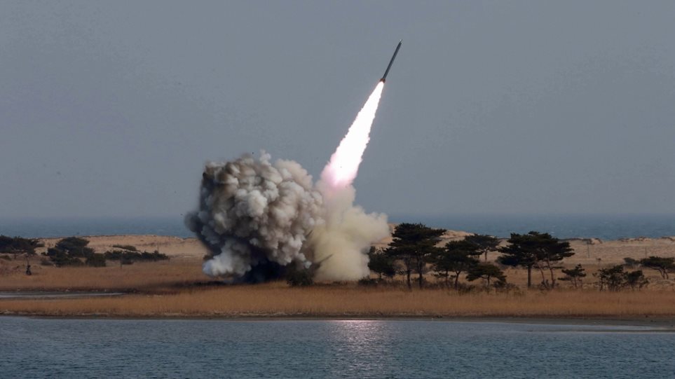 Η Βόρεια Κορέα προχωρά για τρίτη φορά μέσα στον μήνα σε δοκιμαστική εκτόξευση πυραύλου