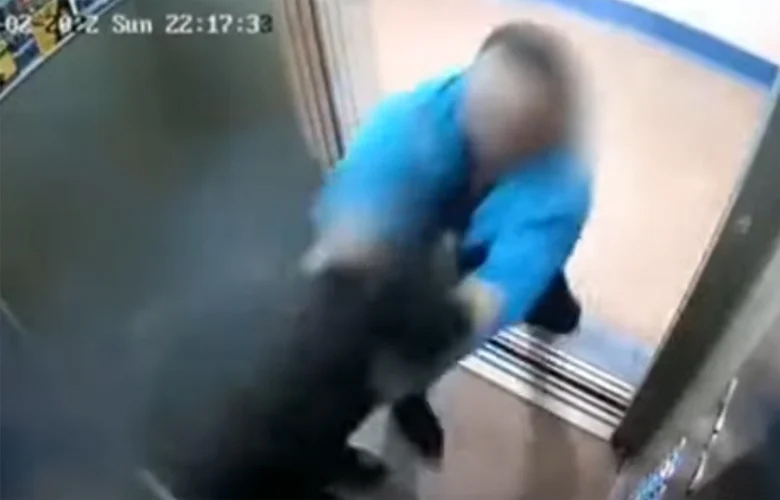 Άνδρας παρενόχλησε σεξουαλικά 15χρονη σε ασανσέρ και τις «έφαγε» από τον πατέρα της (Βίντεο)