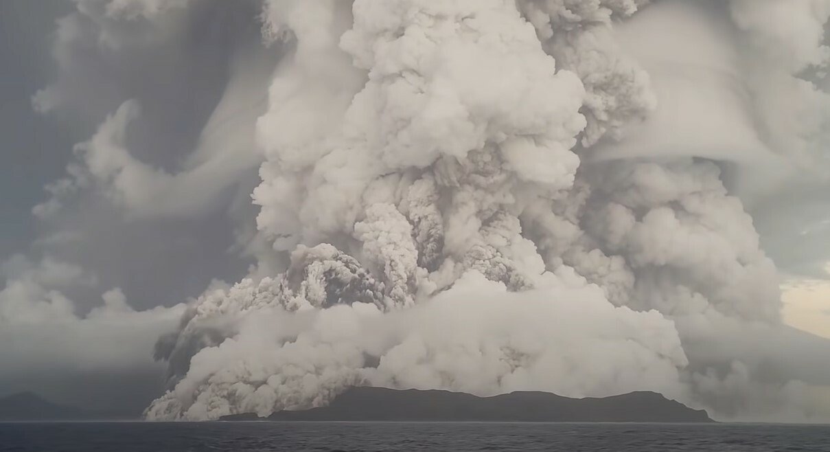 Eκρηξη ηφαιστείου Τόνγκα: «Άγγιξε» και την Ελλάδα – Τα 2 περάσματα του κρουστικού κύματος