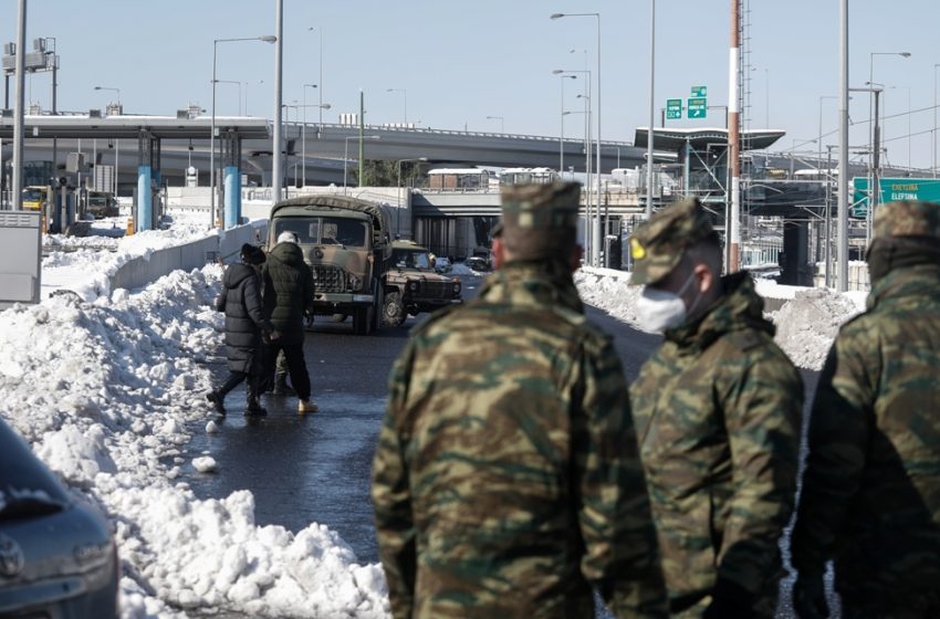 Στρατιωτικοί: Να πληρώσει αποζημίωση η Αττική Οδός για τη χρήση του Στρατού