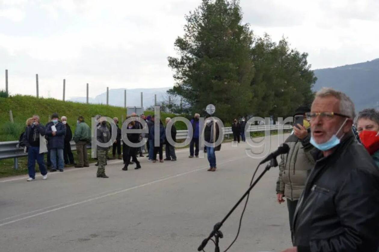 Πάτρα τώρα: Αγρότες απέκλεισαν την παλαιά εθνική οδό Πατρών – Αθηνών