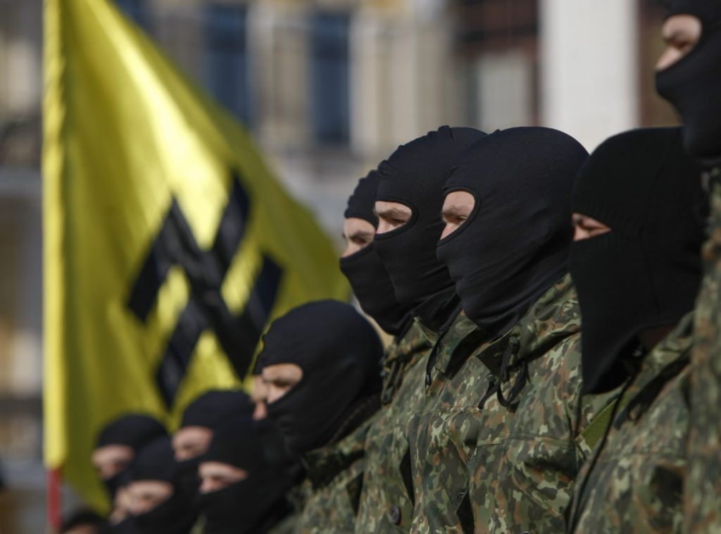 Süddeutsche Zeitung: Γερμανοί νεοναζί σπεύδουν να πολεμήσουν στην Ουκρανία με το Τάγμα του Αζόφ