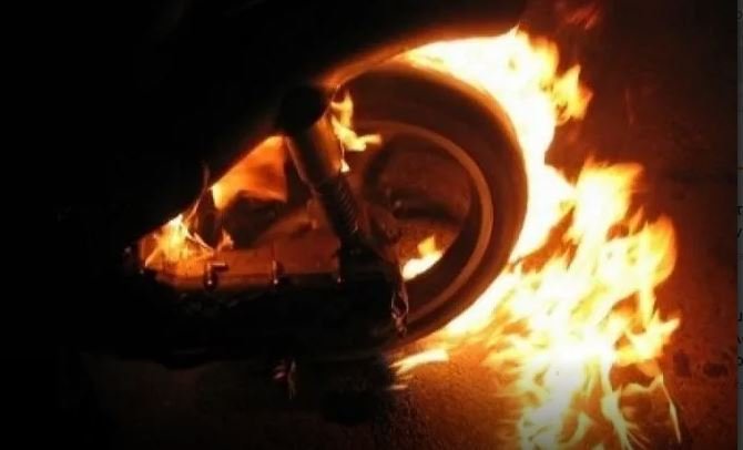 Εφιάλτης για 29χρονη στον Βόλο: 43χρονος έβαλε φωτιά στη μηχανή της επειδή τον απέρριπτε ερωτικά
