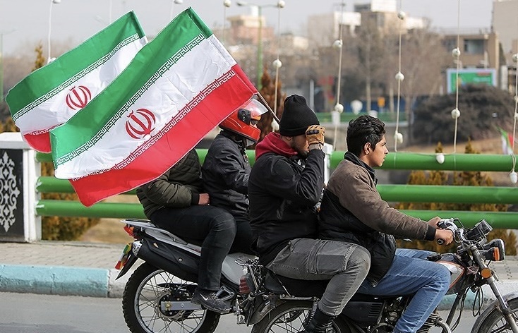 Χιλιάδες Ιρανοί στους δρόμους γιορτάζουν την 43η επέτειο από την Ισλαμική Επανάσταση