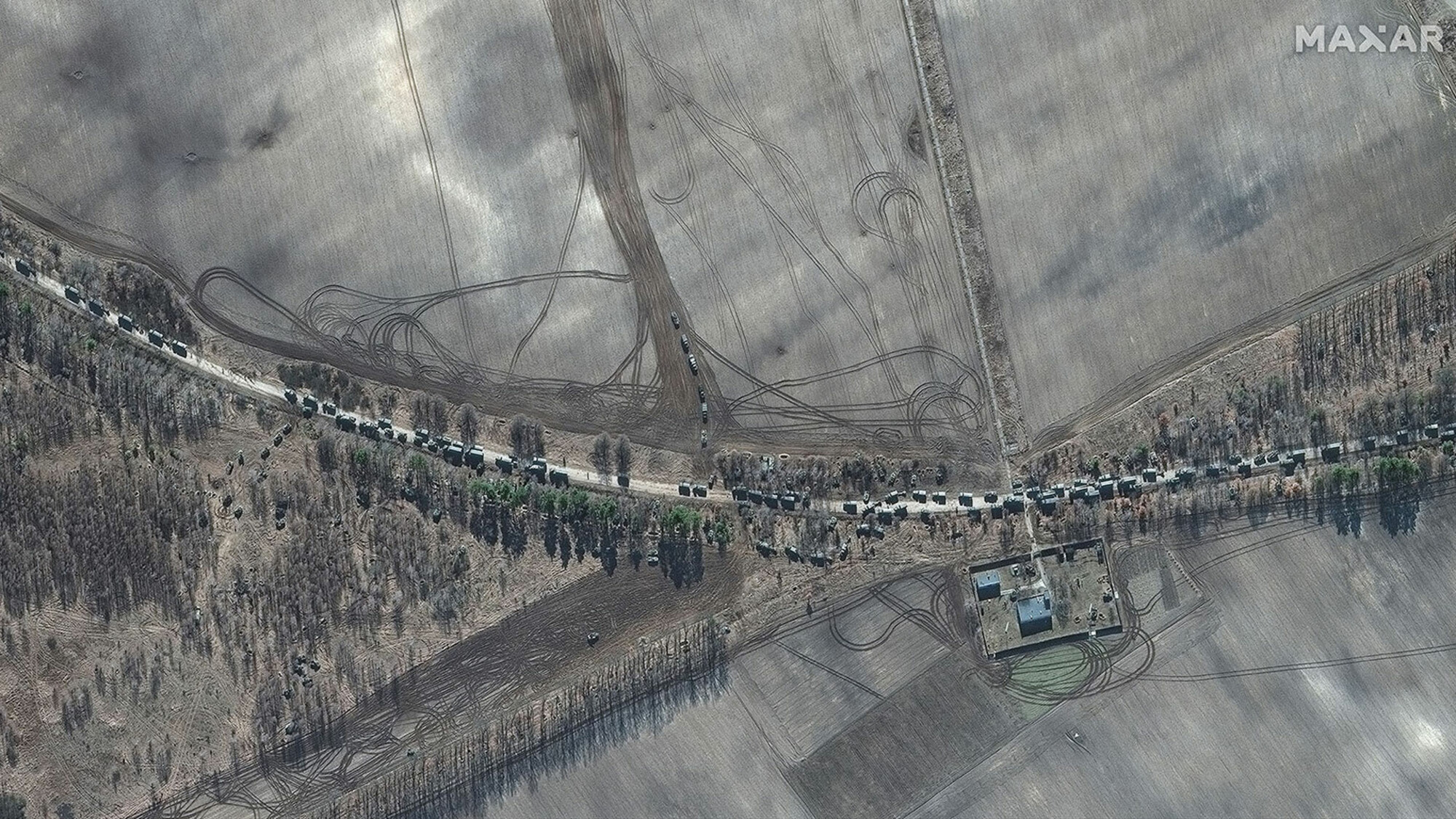 Ρωσικό στρατιωτικό κομβόι μήκους 27 χλμ κατευθύνεται προς το Κίεβο
