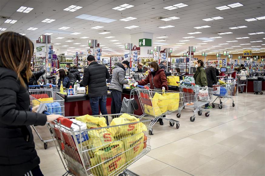 Τα Ιταλικά σουπερμάρκετ περιορίζουν τις πωλήσεις τροφίμων