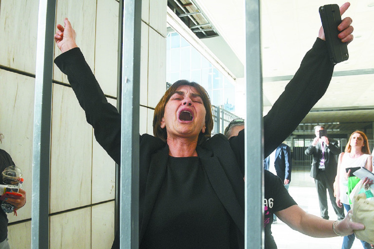 Χαμός στη Δίκη Τοπαλούδη: Ξέσπασε η μητέρα της