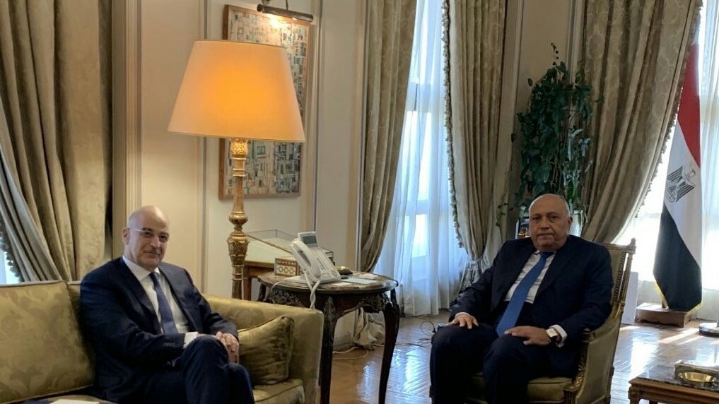 Εγκάρδια συνάντηση Ν. Δένδια με τον υπουργό Εξωτερικών της Αιγύπτου