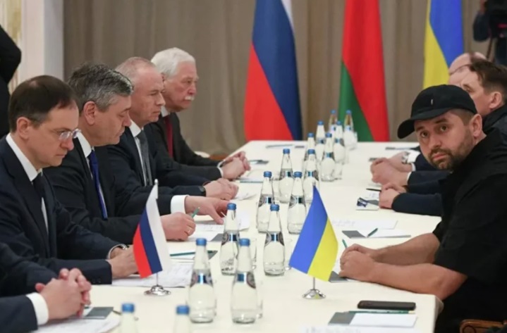 Πόλεμος στην Ουκρανία: Συμφώνησαν για τρίτο γύρο συνομιλιών και ανθρωπιστικούς διαδρόμους Κίεβο και Μόσχα