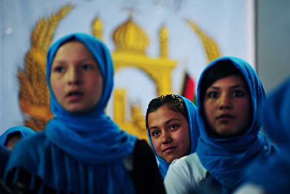 Αφγανιστάν: «Ταλιμπάν, ανοίξτε τα σχολεία για τα κορίτσια!» ζητούν οι διαδηλώτριες