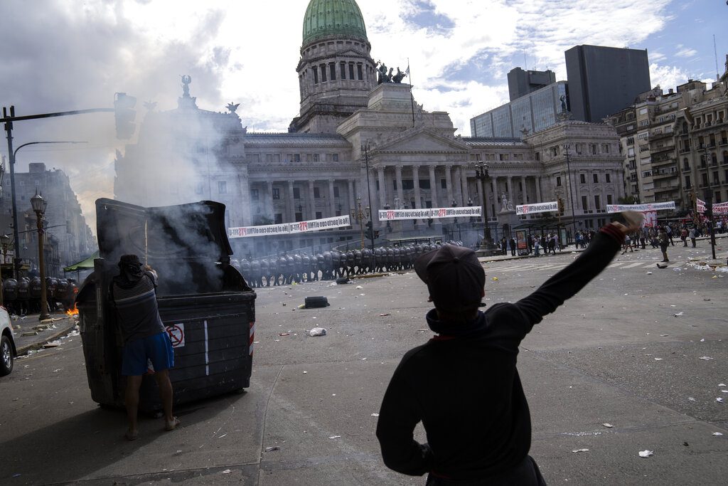 Θύελλα αντιδράσεων στην Αργεντινή για το νέο μνημόνιο με το ΔΝΤ
