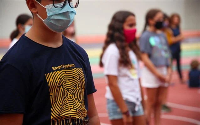 Covid-19: Η υποχρεωτική χρήση μάσκας στα σχολεία μείωσε τα κρούσματα την περίοδο του κύματος Δέλτα