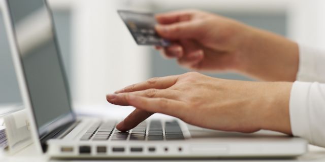 «Συνήγορος του Καταναλωτή»: Μεγάλη προσοχή στις τραπεζικές ηλεκτρονικές συναλλαγές