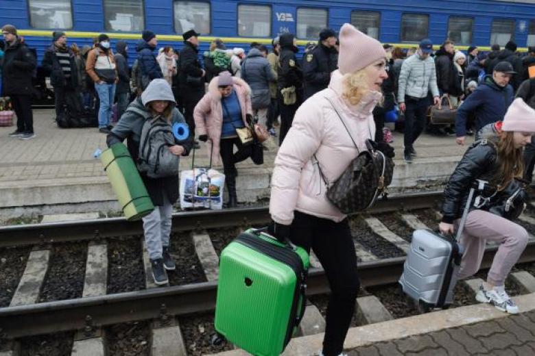 Ευρωπαϊκή Ένωση: Mαζικά προσωρινή προστασία στους πρόσφυγες που εγκατέλειψαν την Ουκρανία