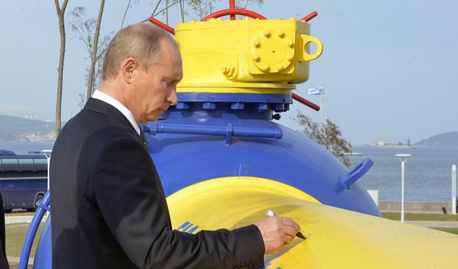 Κομισιόν: Ψαλίδι 100 δισ. κ.μ. στο ρωσικό αέριο μέχρι το τέλος του έτους