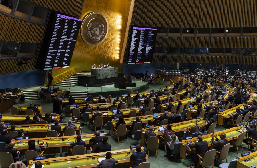 Η ΓΣ του ΟΗΕ  καταδικάζει τις «παράνομες προσαρτήσεις» ουκρανικών εδαφών από την Ρωσία