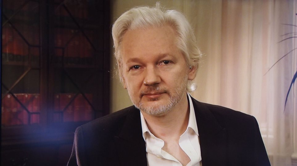 Τζούλιαν Ασάνζ: Η Βρετανία δίνει "πράσινο φως" στην έκδοσή του ιδρυτή του WikiLeaks στις ΗΠΑ