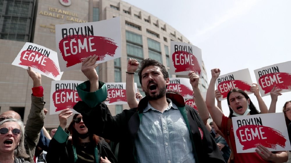 Συγκεντρώσεις διαμαρτυρίας στους δρόμους της Τουρκίας για την καταδίκη του Οσμάν Καβαλά