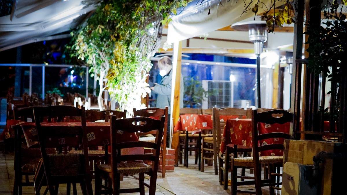 Θεσσαλονίκη: Καταγγελία για εργοδότρια που επιτέθηκε σε σερβιτόρα για φιλοδώρημα 1 ευρώ!