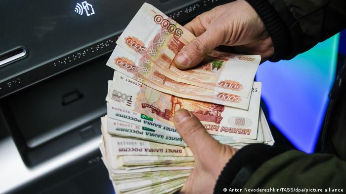 Η Ρωσία πιο κοντά στη χρεοκοπία μετά την αποπληρωμή ομολόγων σε ρούβλια