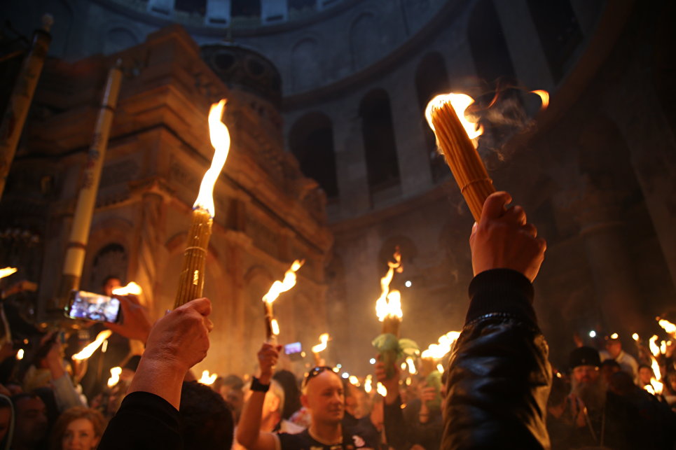 Άγιο Φως: Τι ώρα θα φτάσει στην Ελλάδα το Μεγάλο Σάββατο