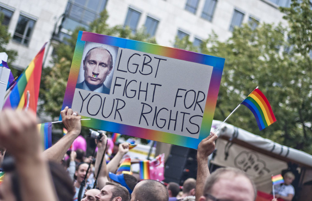 Ρωσικό πρόστιμο σε Facebook και  Instagram με την κατηγορία της «γκέι προπαγάνδας»