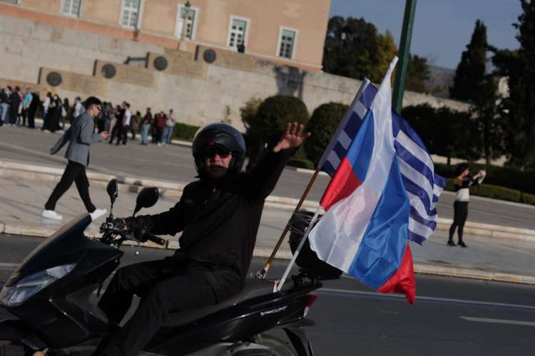 «Γιατί οι Έλληνες εκτιμούν τον Πούτιν»