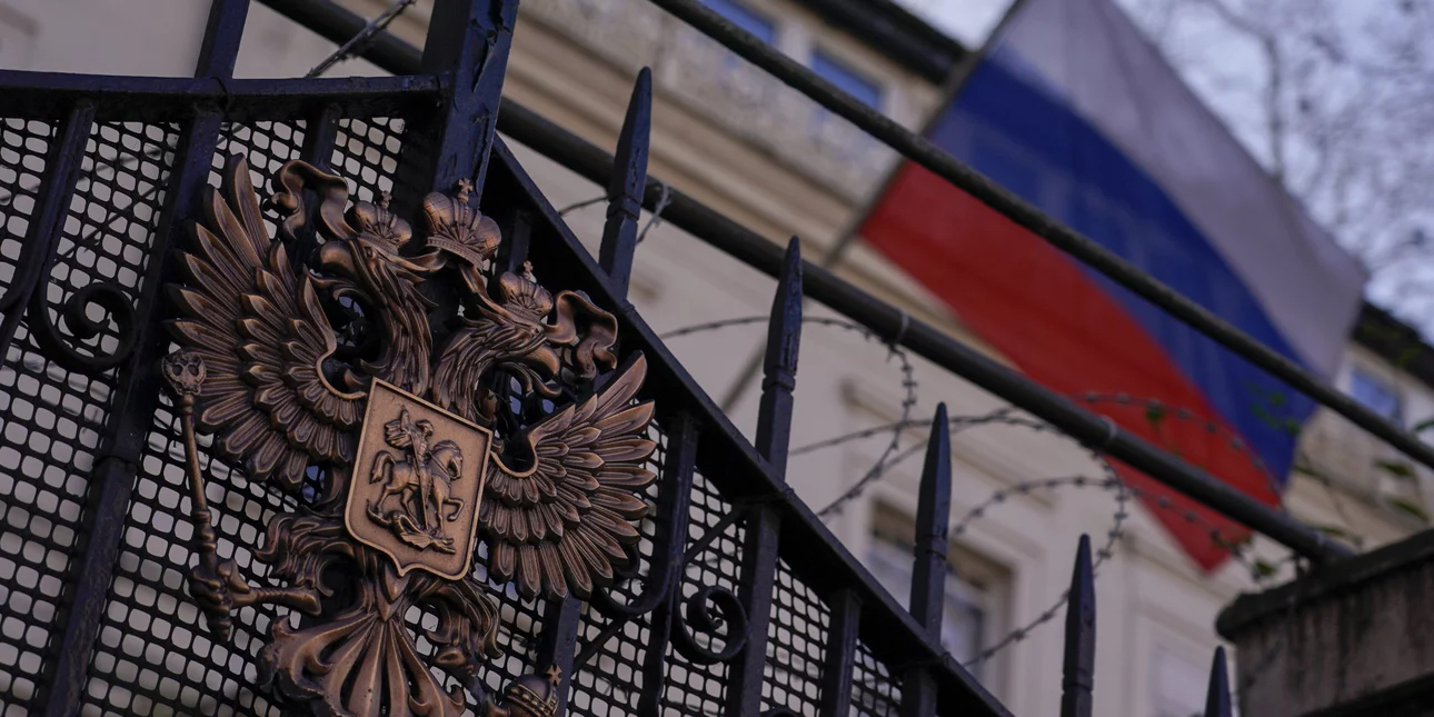 Η ρωσική πρεσβεία απαντά για την απέλαση των 12 διπλωματών: Θα υπάρξουν συνέπειες, αδικαιολόγητη ενέργεια