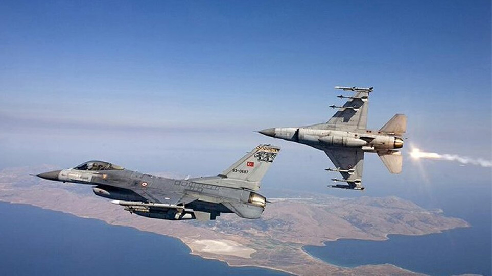 Τρία ζεύγη τουρκικών F-16 πέταξαν πάνω από το νησιωτικό σύμπλεγμα των Φούρνων